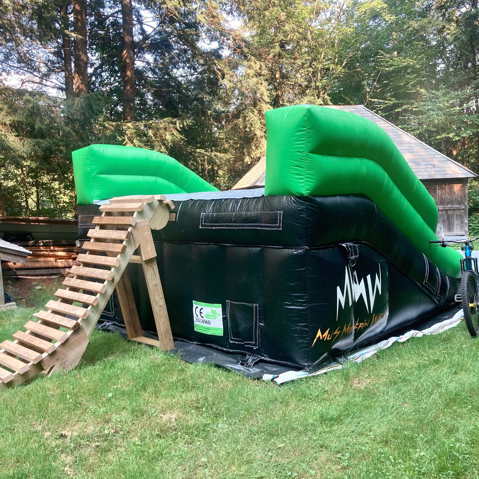 Inflatable Airbag landing