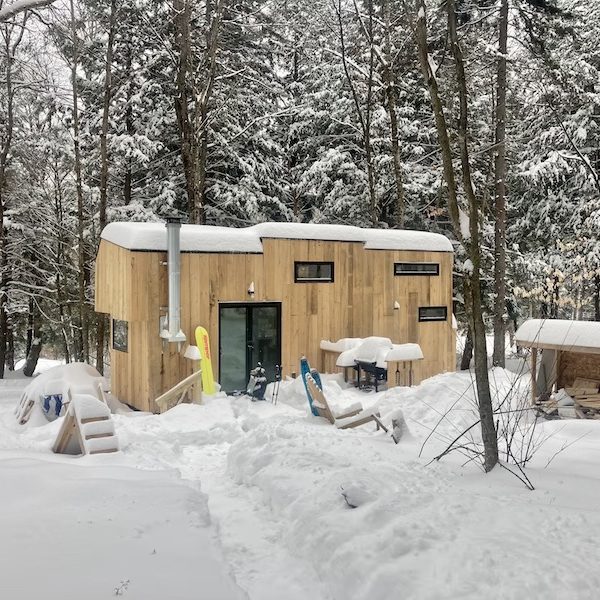 Tinyhouse in snow