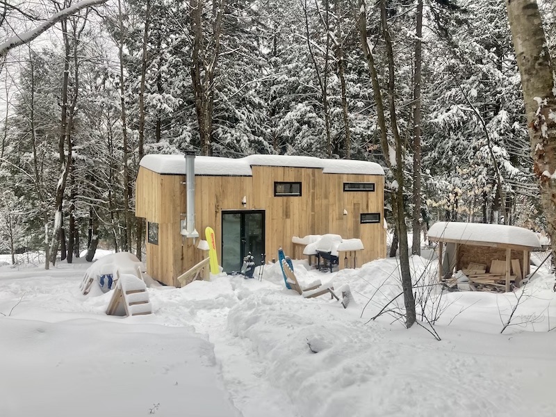 Tinyhouse in snow