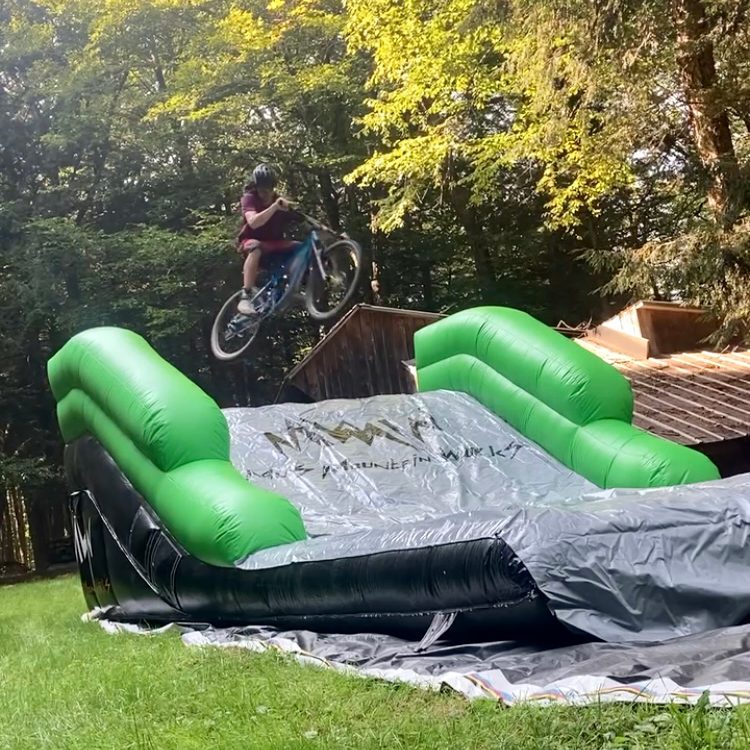 Inflatable Airbag landing bike jump